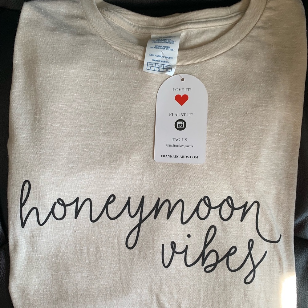Honeymoon Vibes T-shirt 👰🏼🍯💗